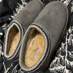 Women’s platform clogs